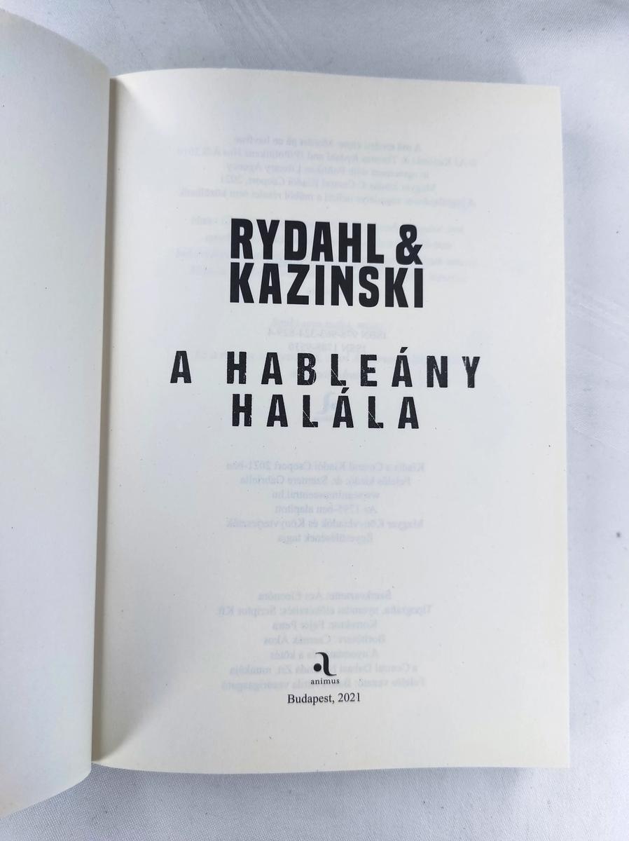 A. J. Kazinski és Thomas Rydahl A hableány halála könyv belső oldal