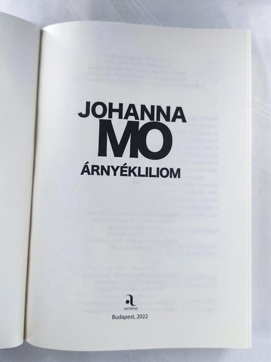 Johanna Mo Árnyékliliom könyv belső oldal
