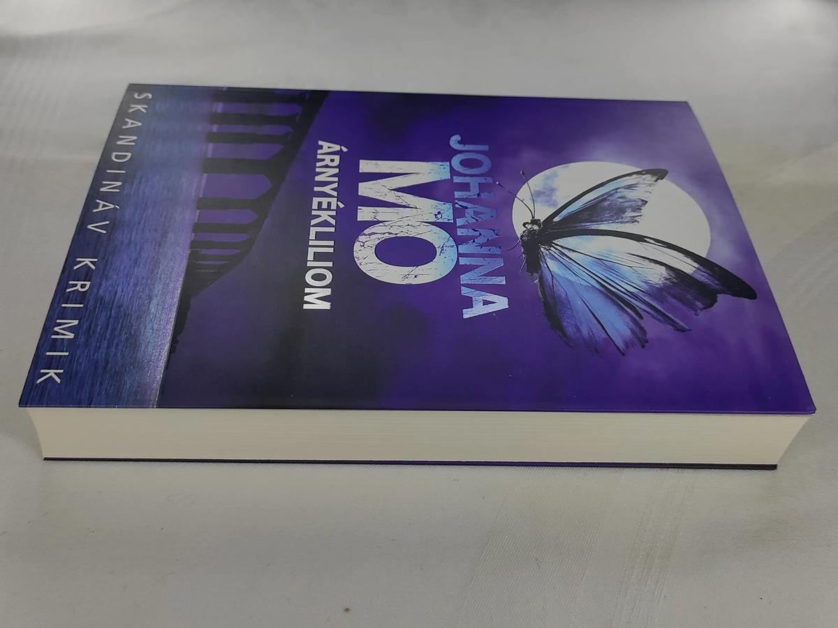 Johanna Mo Árnyékliliom könyv él